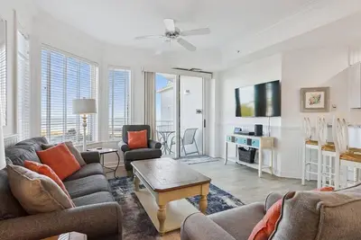 Image de 2413 SeaCrest ~ Private 4th Floor Villa, Just Steps to the Beach!