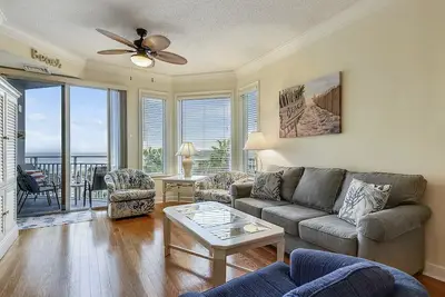 Image de 2410 SeaCrest ~ 4th Floor Villa with Views of the Garden to the Ocean