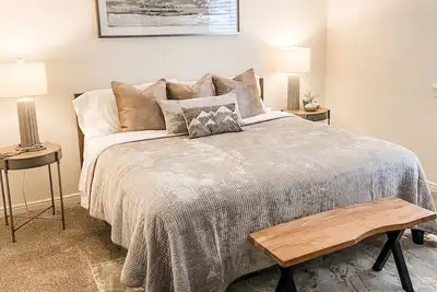 Image de Stylish 5-bed, 2-bath home, close access to ski resorts