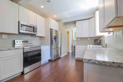 Image de Newly Remodeled, Center of Champaign.