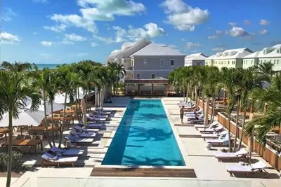Image de 4 bedroom, 3. 5bathroom townhome child friendly gated community.