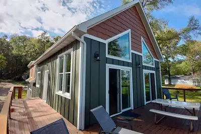 Image de The Cheerful Lake House at Crane Cove