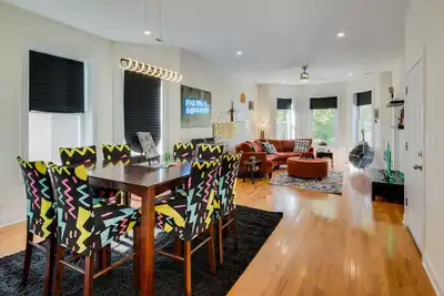 Image de Modern \"Blast From The Past\" A Real Retreat 3Bedroom Unit