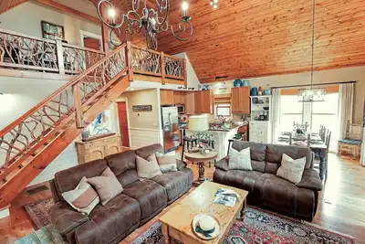 Image de Blue Bird Bungalow - Mountain Retreat w/ large Screened Porches