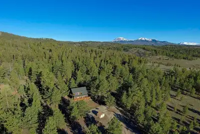 Image de Custom log cabin tucked away in private forest