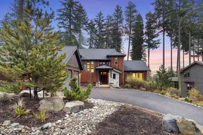 Image de Spring Pricing! Stunning Suncadia Home w/hot tub & fire pit, walk to winery.