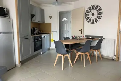 Appartement cosy avec balcon et parking  à 300 m de la mer