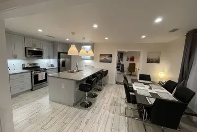 Image de Remodeled 4-Bed, 2-Bath Home with Comfy Beds, Yard Space in Quiet Neighborhood