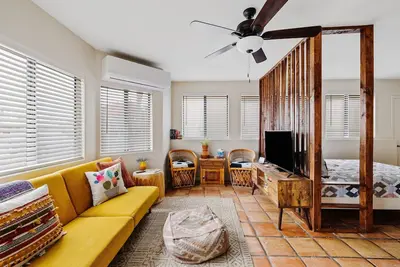 Image de Putt Golf & Hot Tub | By Mill Ave, Asu, Airport