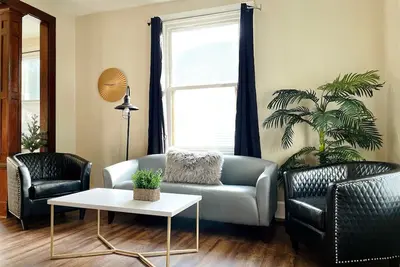 Image de Abode à la Mode | Centrally Located 2br/1ba Home / Fast wifi/Close to everything