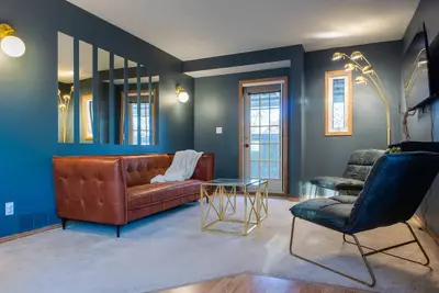 Image de Sleek, Upscale Duplex, 3 Balconies; Steps to Downtown