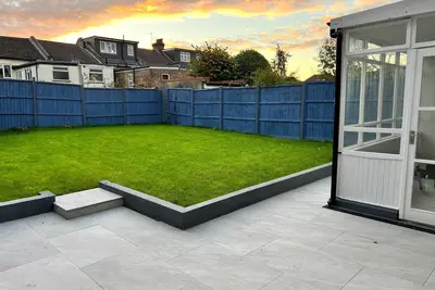 Image de Large detached house, ideally located for local amenities and public transport