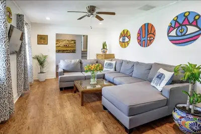Image de Your Hidden Oasis with Backyad Chickens! Close to Atl  Airport & Dowtown