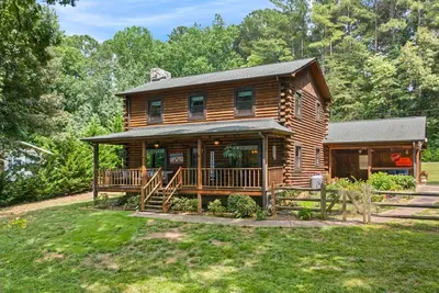 Image de Welcome to Holly Hill – peaceful lakefront living