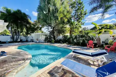 Image de Charming Residential Home with heated outdoor pool, clean and cozy