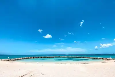 Image de Luxury condo steps from one of the world's best beaches.