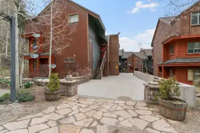 Image de 2 Minutes to Skiing, Great Value, Hot Tub!