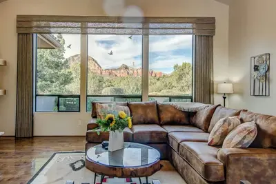 Image de Gorgeous Views, Prime Location, Hot Tub & Fully Stocked Kitchen