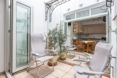 Image de Appartement confortable avec terrasse ensoleillée, barbecue, Wi-Fi et climatisation