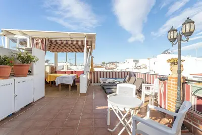 Image de Appartement confortable avec terrasse privée, toit-terrasse et climatisation