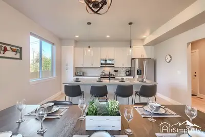 Mod Lux Farmhouse • Chefs Kitchen • Game Rm • Yard