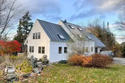 Image de Hand Crafted Post and Beam Home with Mountain Views Minutes from Sugarbush