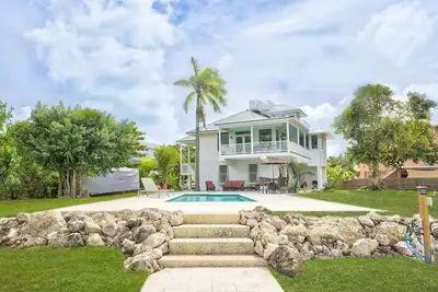 Image de Luxurious 4br home with open water views in Islamorada, perfect for families.