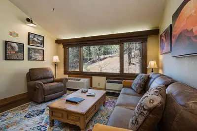 Image de Railroad Rest (#340) |10 min to Ski - A/C - Golf - Shared Pool & Hot Tub