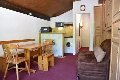 Image de À 10m des pistes de ski, 4ème étage, balcon, parking, télévision, casier à ski, 24m²