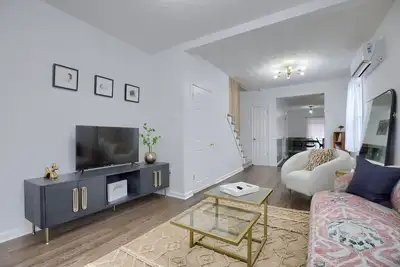 Image de Relaxing Small Town Retreat - Yard and Parking