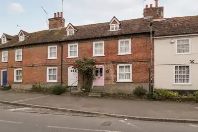 Image de 36 High Street, pet friendly, with open fire in Downton, Wiltshire