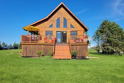 Image de Water Front Log Cottage With Access To Outdoor Community Pool