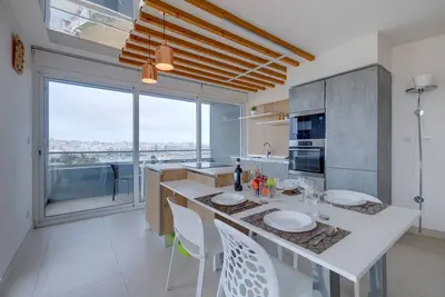 Image de Stunning Apartment, Central Location with Views