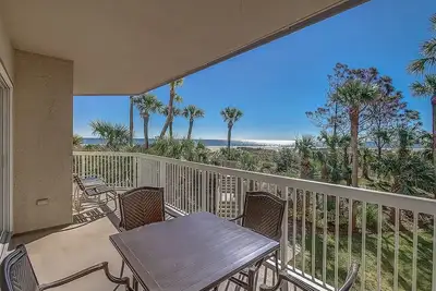 Image de 113 Barrington Court ~ Large Wrap Around Ocean Front Balcony!