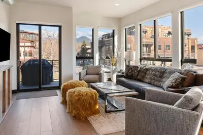 Luxury Mountain View Retreat