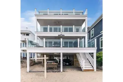 Image de Elegant New 4 Bedroom Waterfront House- Summer Dream