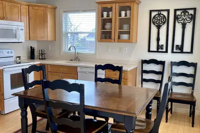 Image de Darling house near outdoor adventures-newly remodeled