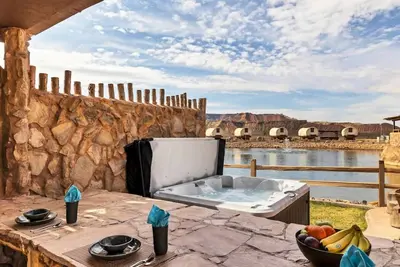 Image de Big Horn Tipi on the Pond w/ 1 King Bed, 2 Futons, Hot Tub & Outdoor Kitchen #39