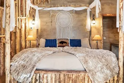 Image de Tipi Perfect for Stargazing In Zion Chief Tipi #41 on the Pond w/  1 King Bed, Hot Tub & Outdoor Kitchen