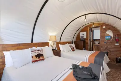 Image de Unique Pet Friendly Covered Wagon with 2 Qb #24