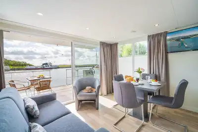 Image de Houseboat - Floating apartment with terrace