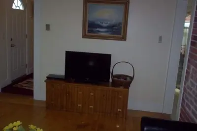 Image de Great Location Accross From Bay. 15 and 25 percent spring and summer discount!