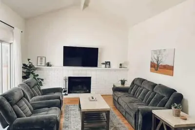 Image de Delightful 4br Home Nr Downtown Reno w/ Fireplace