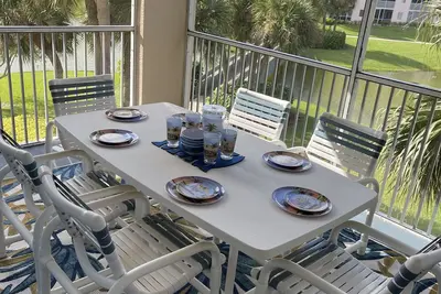 Image de Tired of the cold? Come warm  up with us at Jupiter Bay! ! 3 min ride to Beach!