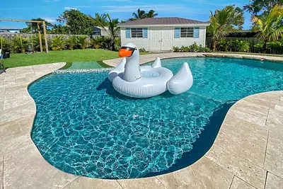 Image de Tequesta Beach House, Heated Private Pool, Close to Beach, Sleeps 8