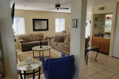 Image de Charming 3-bedroom Condo w/ Patio - Cal Tech Area