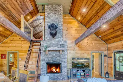 Image de Outdoor Fireplace, Arcade, Theater, Hot Tub, 4 King, Aska Area, 4 Kings