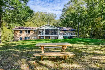 Image de Lakefront Home with Private Dock, Hot Tub, Fireplace, & Central A/C - Free WiFi