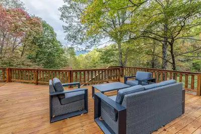 Image de Dog-friendly home with WiFi, private washer/dryer, grill, hot tub, firepit