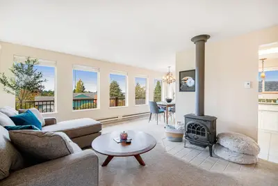 Image de Comfortable home with Puget Sound view, decks, garden patio, WiFi & W/D
